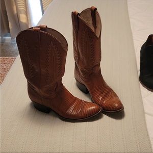 Dan post Lizard boots in great shape.